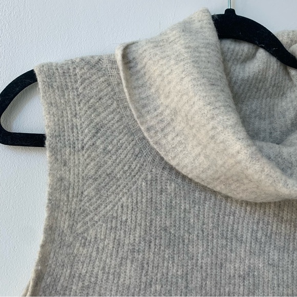 Aritzia Community Knit Turtleneck - Picture 5 of 8